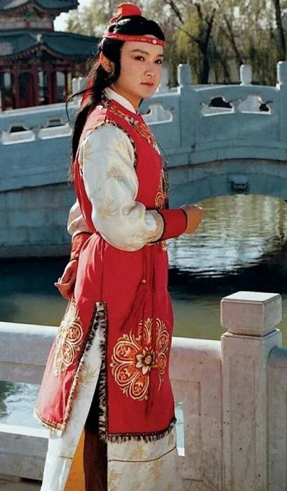 欧阳奋强退休了,但贾宝玉还没有 欧阳奋强退休了,但贾宝玉还没有