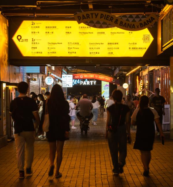 “噪声确实少了”，但“凌晨4时仍灯火通明”