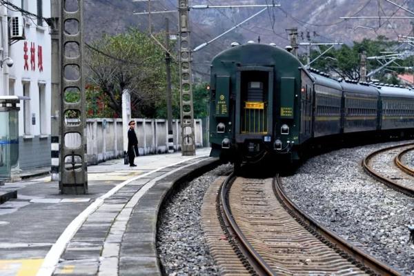 排队爬山?铁道兵顺手修路的地方竟然火了! 排队爬山?铁道兵顺手修路的地方竟然火了!