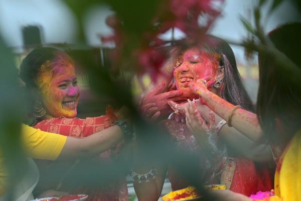 印度:欢庆洒红节 印度:欢庆洒红节