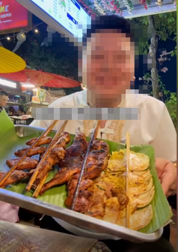 5串烧烤170元?工作人员:明码标价,觉得贵去夜市外吃 5串烧烤170元?工作人员:明码标价,觉得贵去夜市外吃