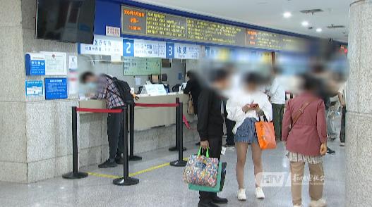25岁女生突然吐“黑水”！出现这些症状，赶紧就医