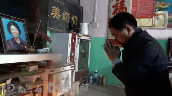 河南69岁老人救下3名落水儿童后遇难,村民:送她走时自己哭了三次 河南69岁老人救下3名落水儿童后遇难,村民:送她走时自己哭了三次