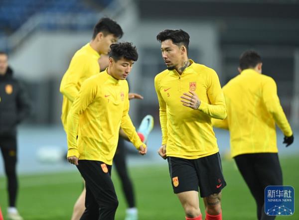 足球丨世预赛：中国队进行赛前训练
