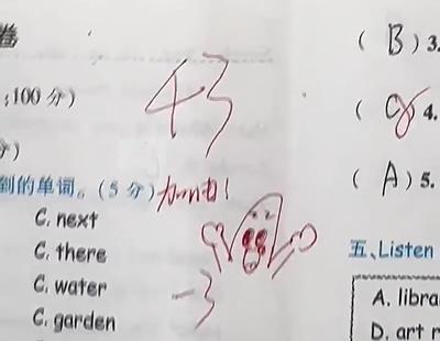 女老师"花式"批卷走红！网友直呼：太可爱