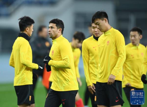 足球丨世预赛：中国队进行赛前训练