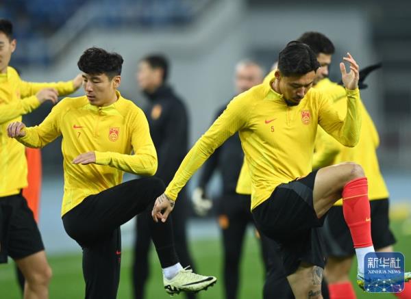 足球丨世预赛：中国队进行赛前训练