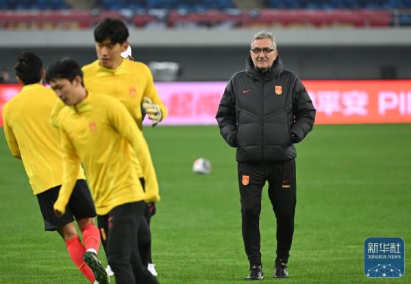 足球丨世预赛：中国队进行赛前训练