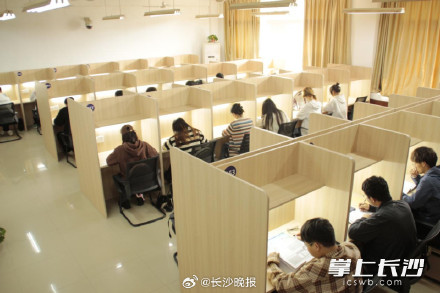 长沙学院爆改自习室 看多一眼都会爱上学习