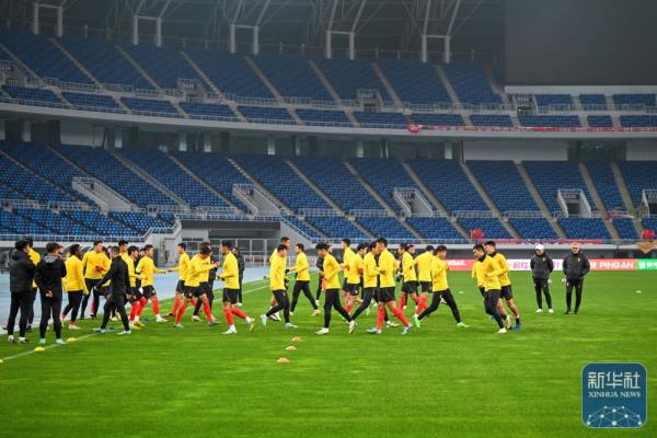 足球丨世预赛：中国队进行赛前训练