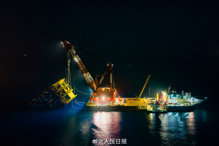 亚洲第一深水导管架海基二号海上安装就位