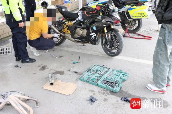 非法改装车辆排气管轰鸣声扰民，警方处罚500元并责令恢复原状