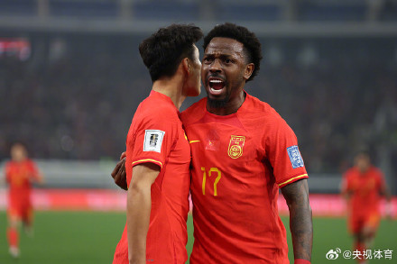 世预赛36强赛：武磊连场双响 国足4-1新加坡