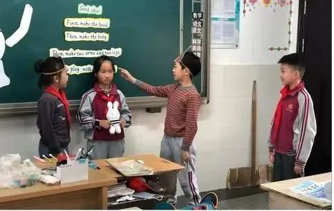 90后女老师“花式”批卷火了!网友:好可爱 90后女老师“花式”批卷火了!网友:好可爱