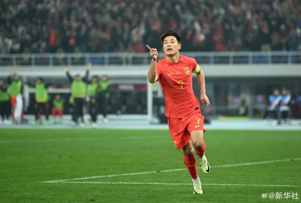 4-1大胜新加坡！国足终于赢了！