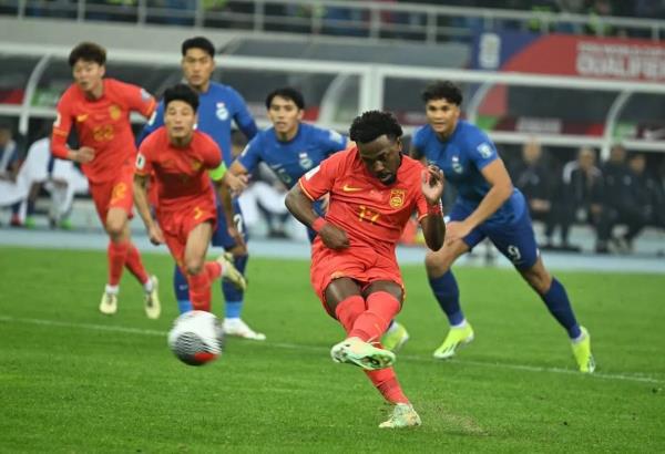 4-1大胜新加坡！国足终于赢了！