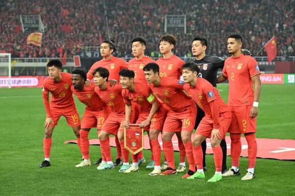 4-1大胜新加坡！国足终于赢了！