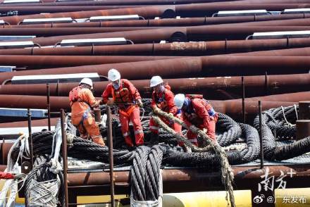 亚洲第一深水导管架“海基二号”安装就位