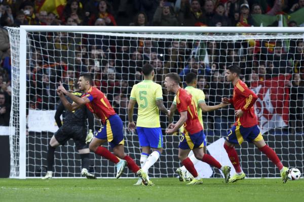 国际足球友谊赛：巴西3:3绝平西班牙队