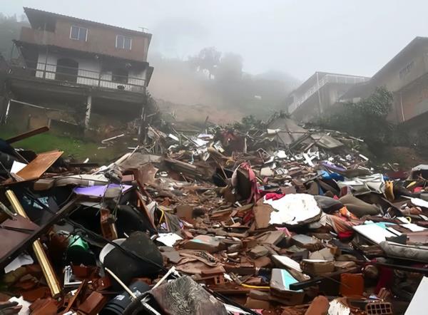 巴西东南部遭遇暴雨5700人无家可归雨到底有多大