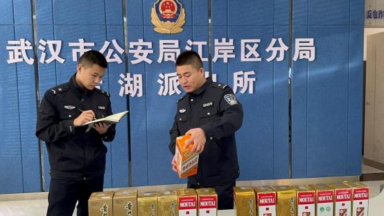 茅台酒失窃之谜：嫌疑人爬 33 层楼“遁形” 民警觅迹追贼