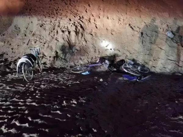 警惕!孩子在这里玩耍,一不留神人就没了! 警惕!孩子在这里玩耍,一不留神人就没了!