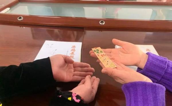 浙大学生网上寻人!借书时发现古董书签,主人是谁?谜底亮了 浙大学生网上寻人!借书时发现古董书签,主人是谁?谜底亮了