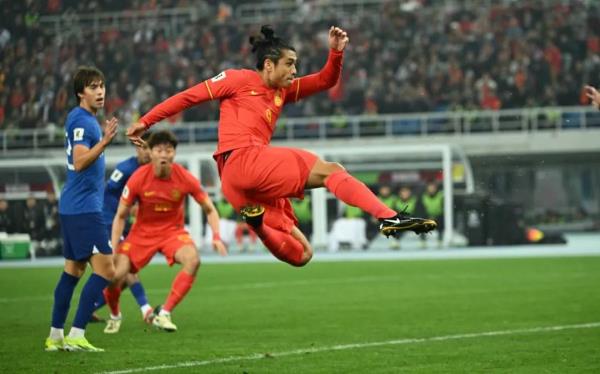 4-1大胜新加坡！国足终于赢了！