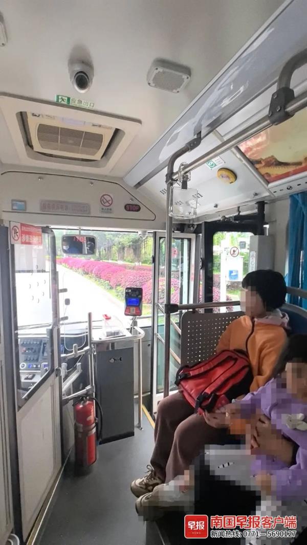 暖心!桂林特殊女孩上学不便,9名公交司机轮流护送近1年 暖心!桂林特殊女孩上学不便,9名公交司机轮流护送近1年