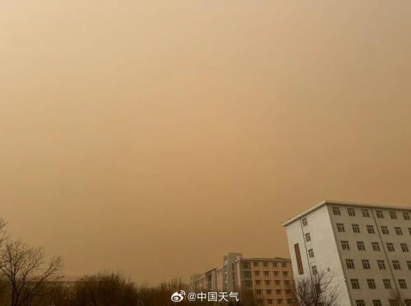 停工、停课、停运！内蒙古遭遇强沙尘暴！