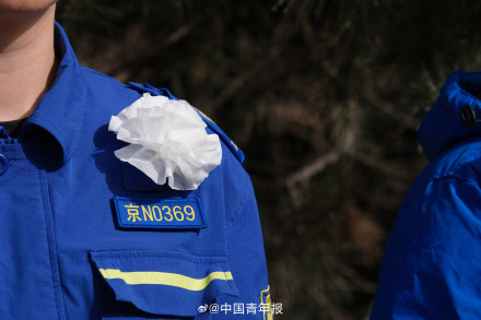 送别蓝天救援队队员王宏春、刘建民烈士 送别蓝天救援队队员王宏春、刘建民烈士