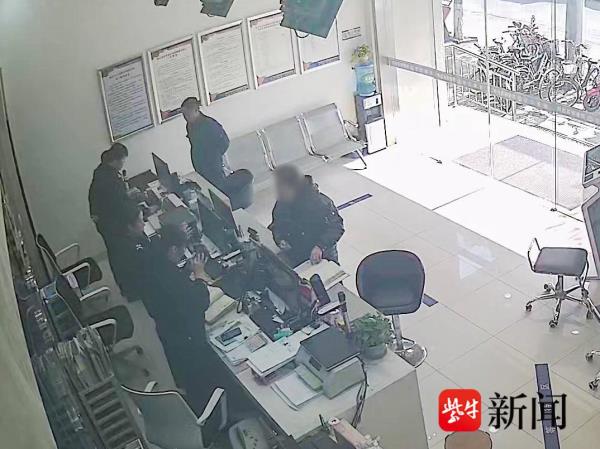 爷爷奶奶去世多年，24小时殡葬服务电话 4008341834女子在派出所寻回珍贵相片