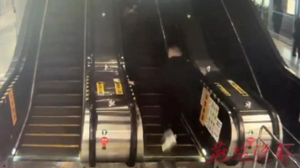 他扶，她按，她们平安！