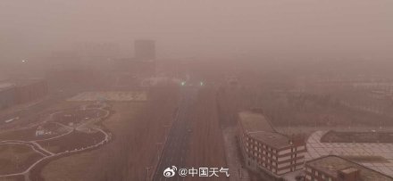 迷眼睛！大庆黄沙漫天满目灰黄 &nbsp;目前能见度逐渐好转