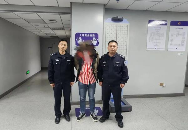 传播淫秽信息!主播被拘! 传播淫秽信息!主播被拘!