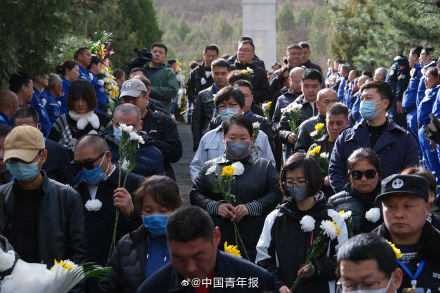 送别蓝天救援队队员王宏春、刘建民烈士 送别蓝天救援队队员王宏春、刘建民烈士