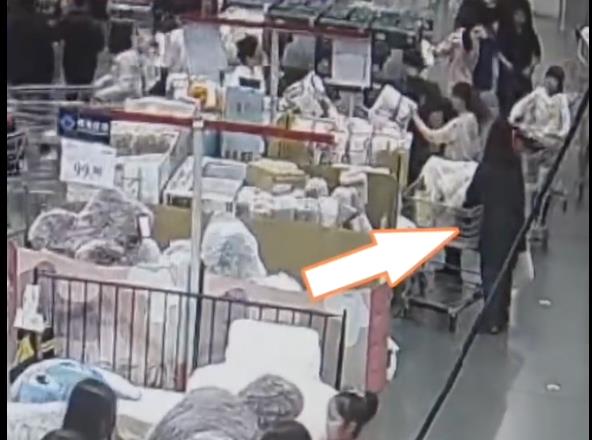 这里竟成了她的“零元购超市”！北京警方出手了