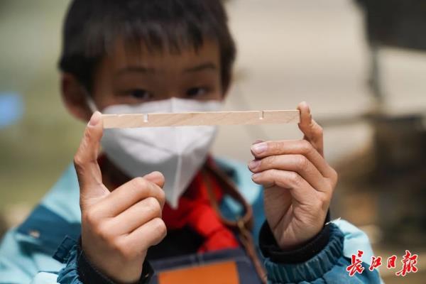 9岁小孩哥4年工龄“老木匠”!网友:上链接,想买 9岁小孩哥4年工龄“老木匠”!网友:上链接,想买