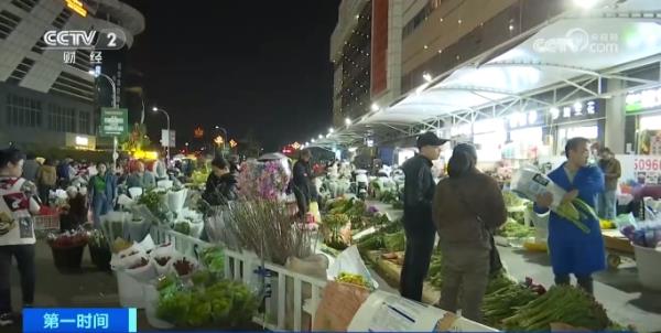 人人人!每晚近万人参与交易!昆明这个夜市,真“香”→ 人人人!每晚近万人参与交易!昆明这个夜市,真“香”→