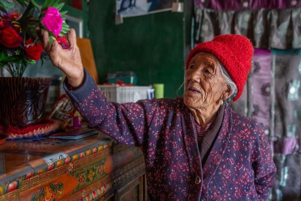 新华全媒+丨苦难与新生——西藏翻身农奴影像档案：格桑曲珍