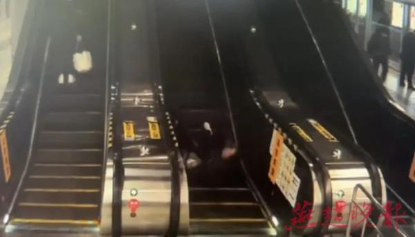 他扶，她按，她们平安！