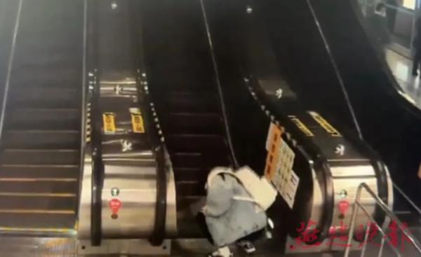 他扶，她按，她们平安！