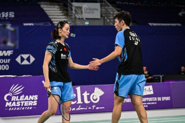 西班牙羽毛球大师赛：三对国羽组合进八强