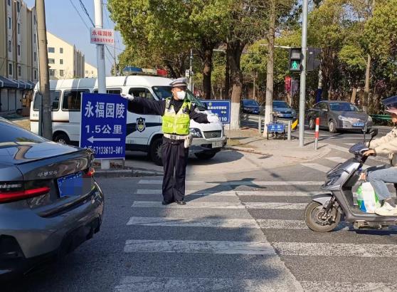 28℃！周末春光大好，上海局地拥堵高峰预警！还有件事要抓紧→