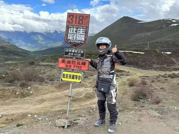 62岁“机车奶奶”单骑走天涯,“圈粉”无数 62岁“机车奶奶”单骑走天涯,“圈粉”无数