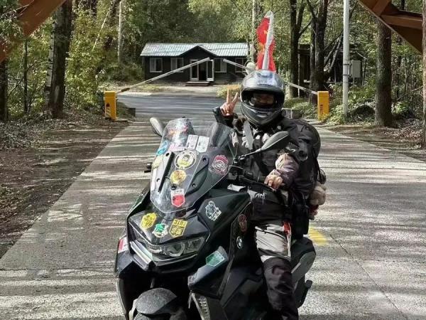 62岁“机车奶奶”单骑走天涯,“圈粉”无数 62岁“机车奶奶”单骑走天涯,“圈粉”无数