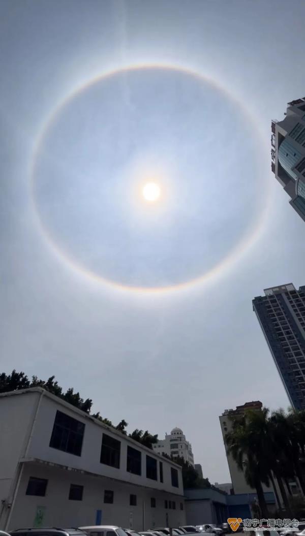 耀眼又漂亮！南宁上空出现超大日晕，你抬头看了吗？