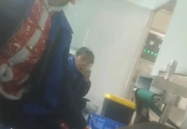 看吐了！这一幕曝光，太离谱...