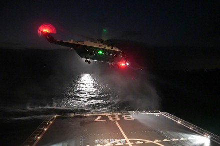 跨昼夜！多视角看舰载直升机着舰训练
