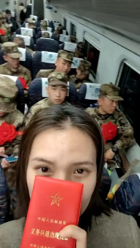 压不住！这嘴角根本压不住